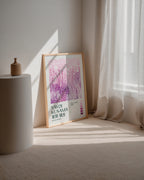 Yayoi Kusama Pink Infinity poster visualiserad på vägg – från Bozetto i hög kvalitet