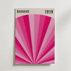 Bauhaus Pink Radiance – stilfullt konsttryck från Bozetto, tryckt på matt finpapper