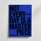 Find Meaning – koboltblå typografisk affisch på canvas, tryckt i Sverige av Bozetto