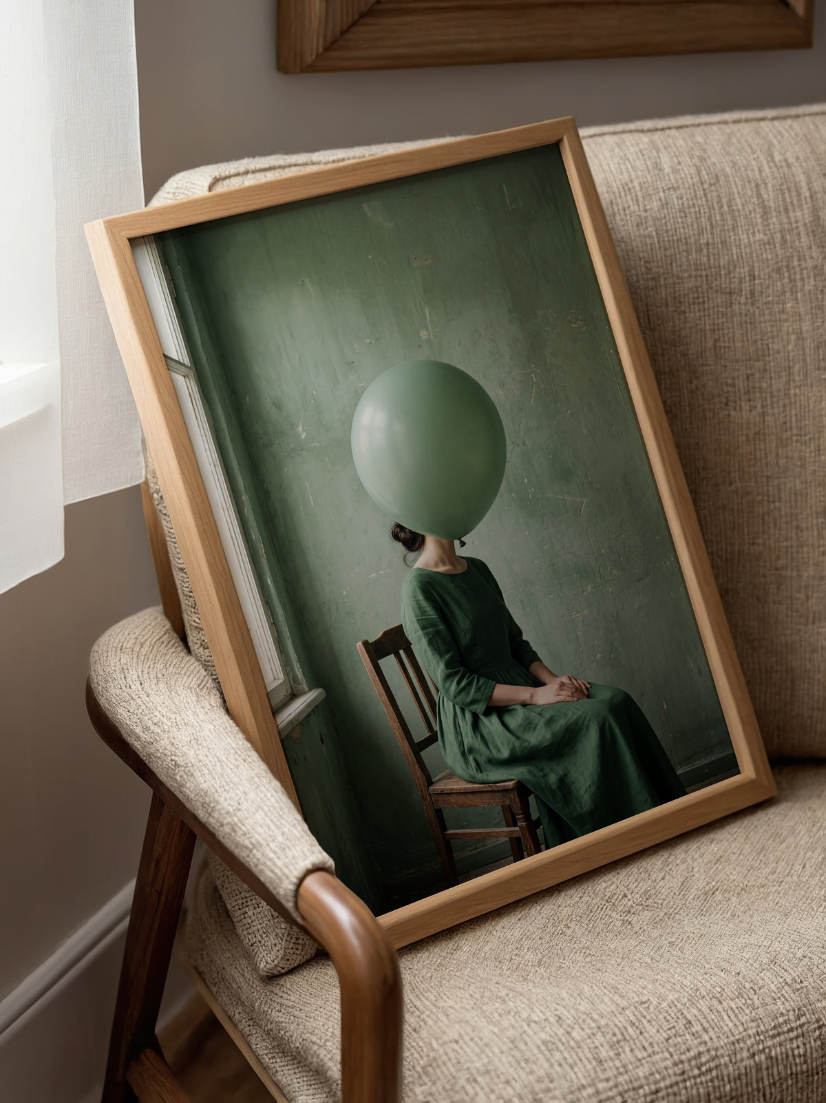 Green Balloon Poster i inramad rumsmiljö, tryckt i Sverige av Bozetto