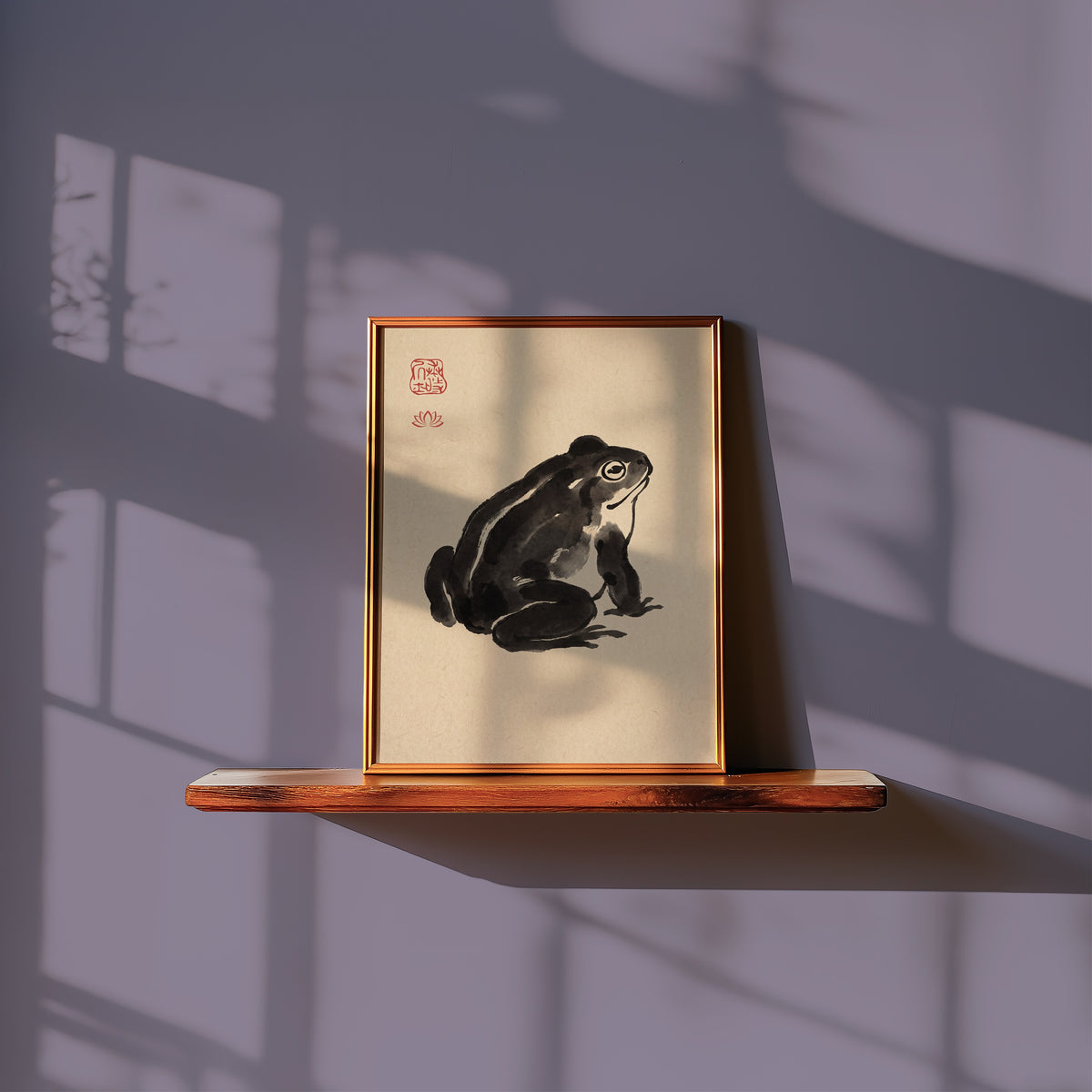 Ink Frog Poster på vägg i ljust skandinaviskt vardagsrum med lugn känsla