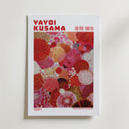 Mockup av Yayoi Kusama Scarlet affisch på vägg – köp enkelt hos Bozetto i hög kvalitet