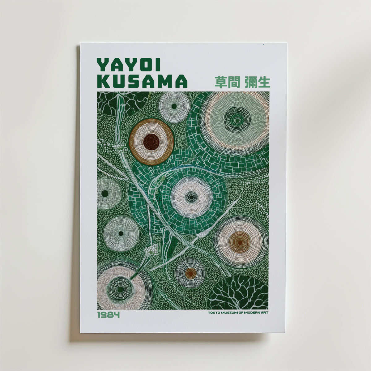 Mockup av Yayoi Kusama Moss Garden affisch på vägg – köp enkelt hos Bozetto i hög kvalitet