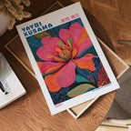 Yayoi Kusama Radiant Petal poster visualiserad på vägg – från Bozetto i hög kvalitet