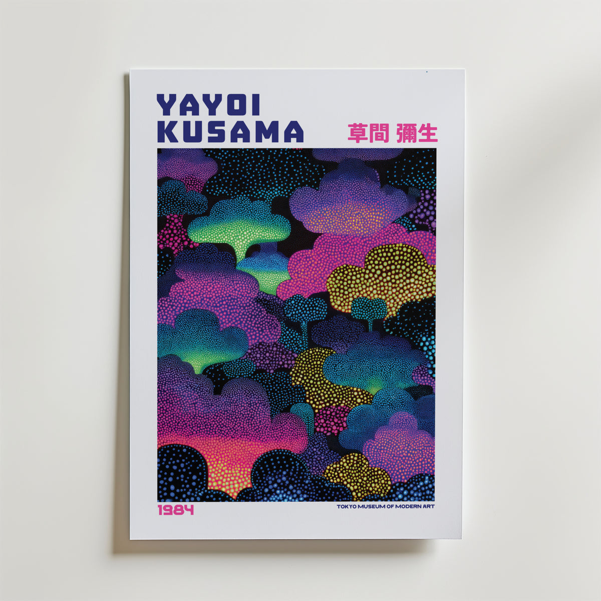 Mockup av Yayoi Kusama Neon Dream affisch på vägg – köp enkelt hos Bozetto i hög kvalitet