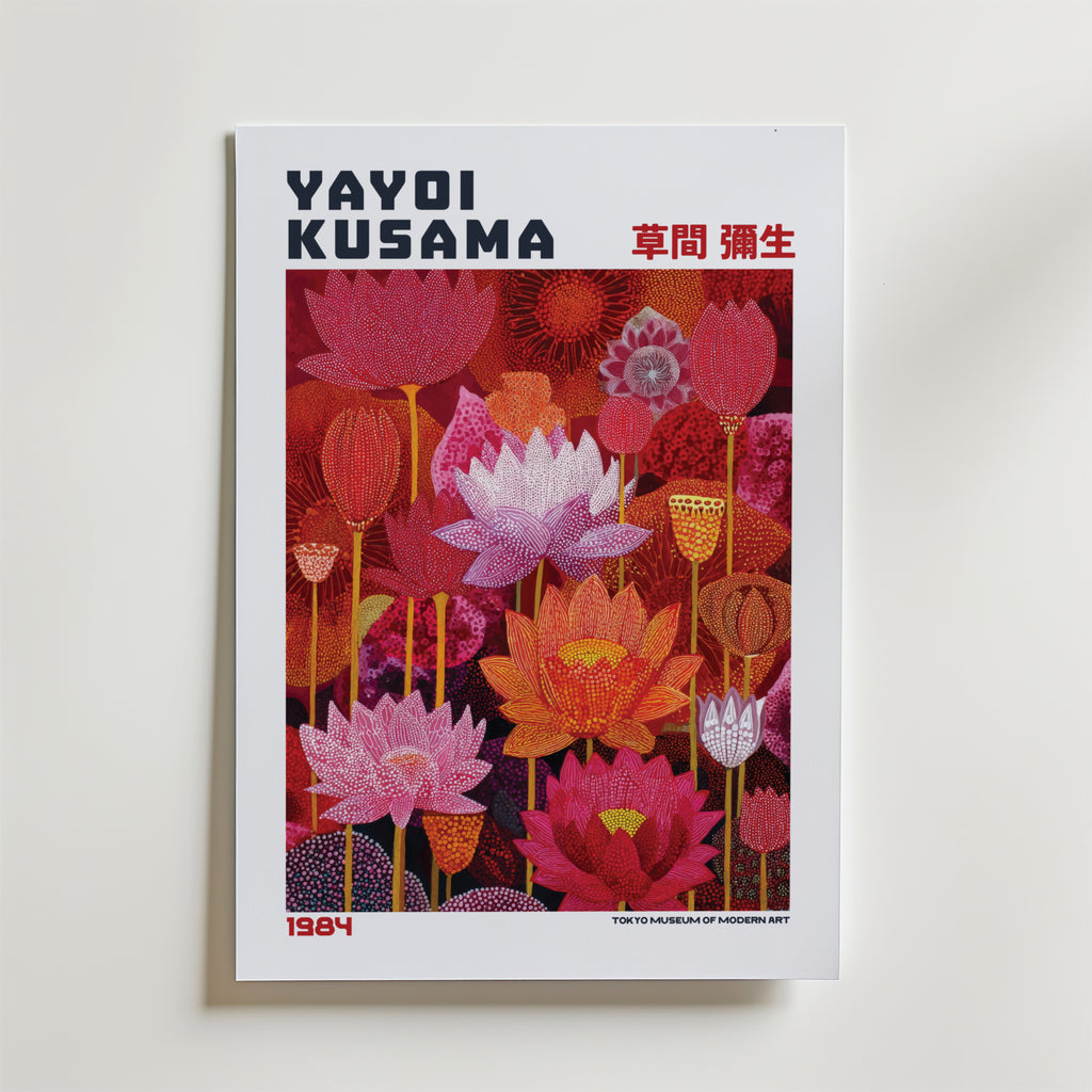 Mockup av Yayoi Kusama Blooming affisch på vägg – köp enkelt hos Bozetto i hög kvalitet