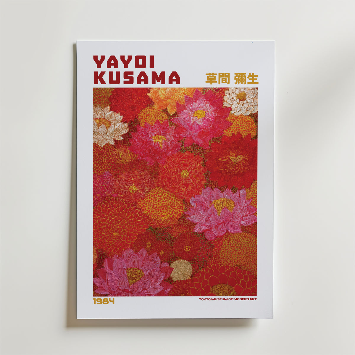 Mockup av Yayoi Kusama Blossoming affisch på vägg – köp enkelt hos Bozetto i hög kvalitet
