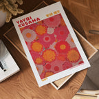 Yayoi Kusama Sunflower poster visualiserad på vägg – från Bozetto i hög kvalitet