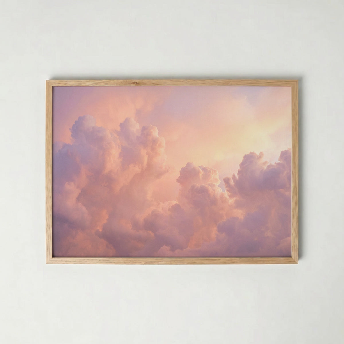 Peach Horizon – molnhimmel i persika och lavendel i ekram (OAK), liggande väggkonst från Bozetto
