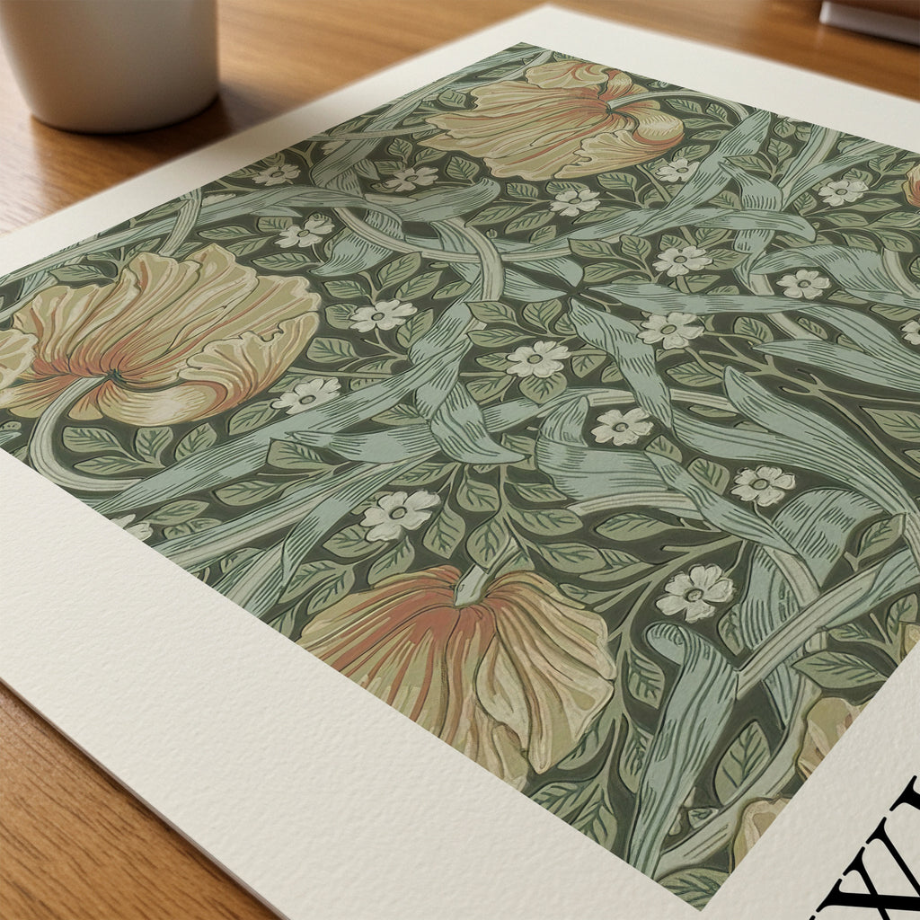 William Morris Pimpernel affisch på papper på skrivbord – paper_desk närbild från Bozetto
