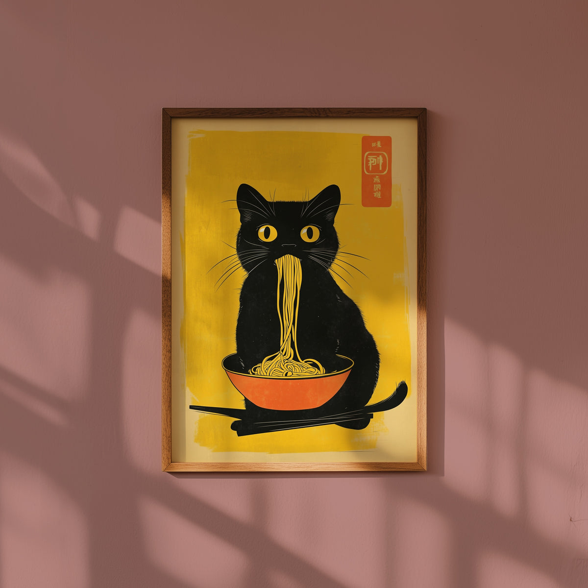 Black Cat Eats Noodle poster på vägg i hemmiljö – Bozetto
