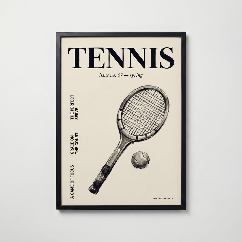 Vintage Tennis Cover affisch i svart ram med retro tennismotiv i tuschstil, tryckt i Sverige från Bozetto