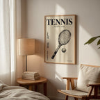 Vintage Tennis Cover affisch inramad på väggen i stilren inredning, retro tennisposter från Bozetto med fri frakt över 499 kr